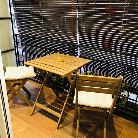 Petit Apartment Los Remedios Sevilla Bagian luar foto