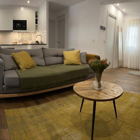 Petit Apartment Los Remedios Sevilla Bagian luar foto