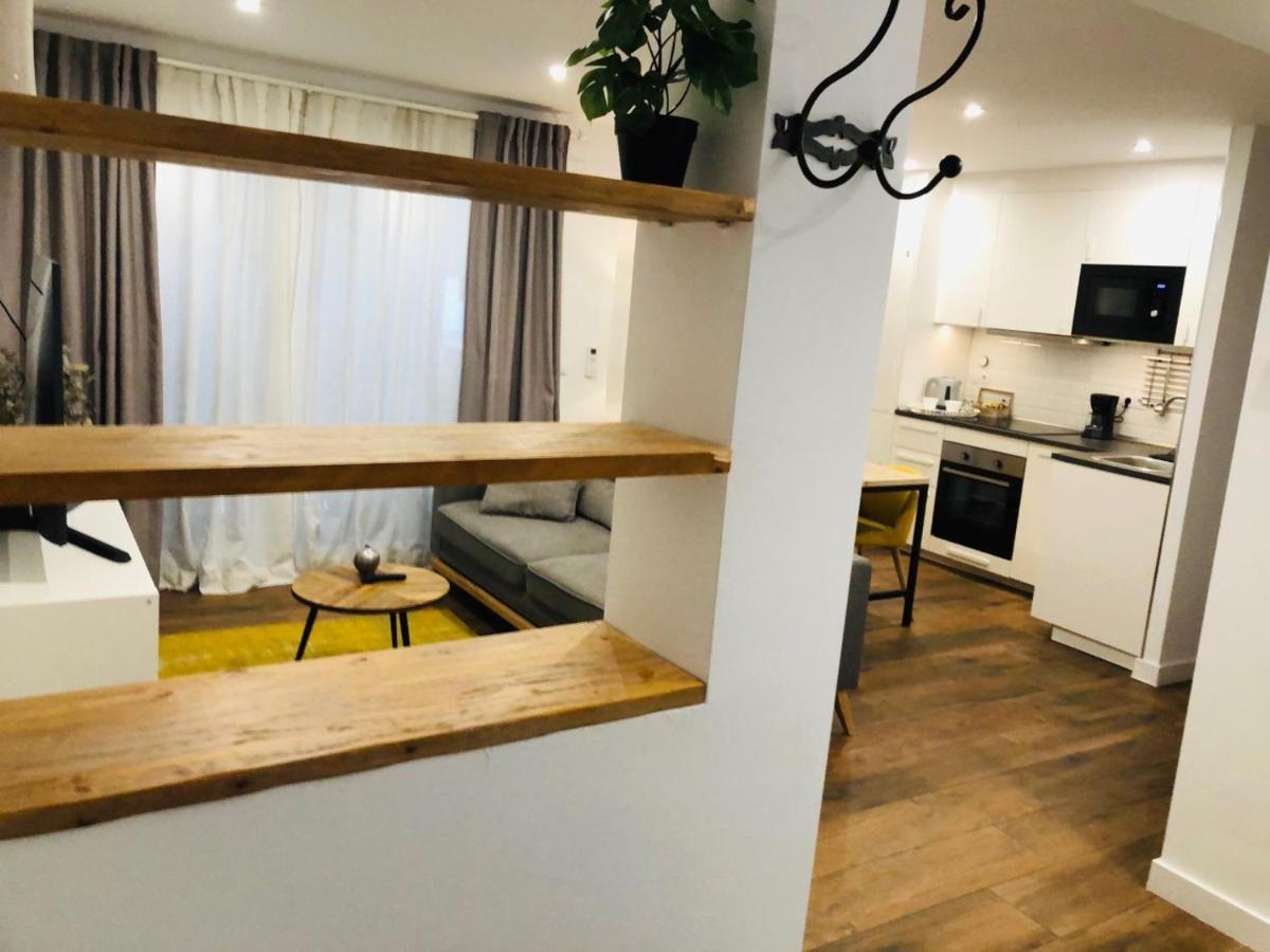 Petit Apartment Los Remedios Sevilla Bagian luar foto