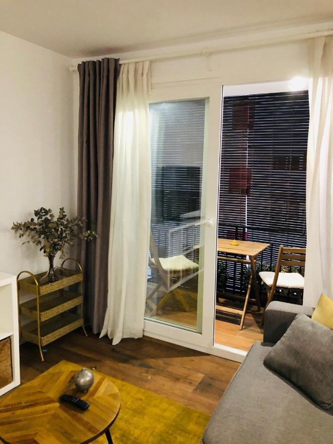 Petit Apartment Los Remedios Sevilla Bagian luar foto