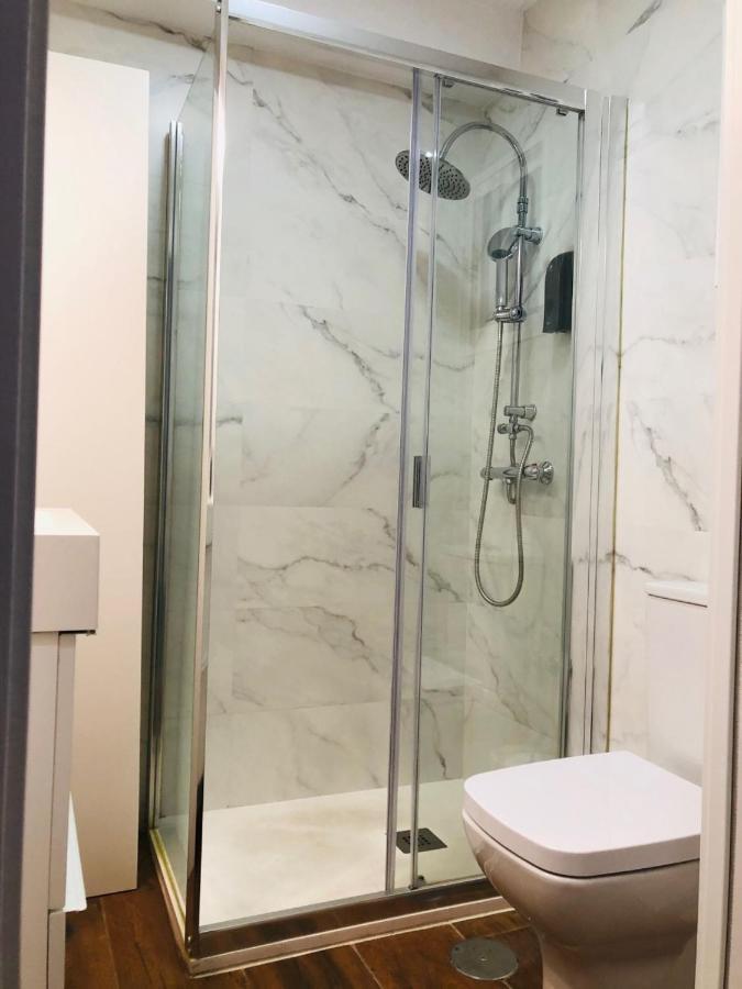 Petit Apartment Los Remedios Sevilla Bagian luar foto