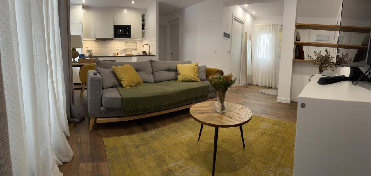 Petit Apartment Los Remedios Sevilla Bagian luar foto
