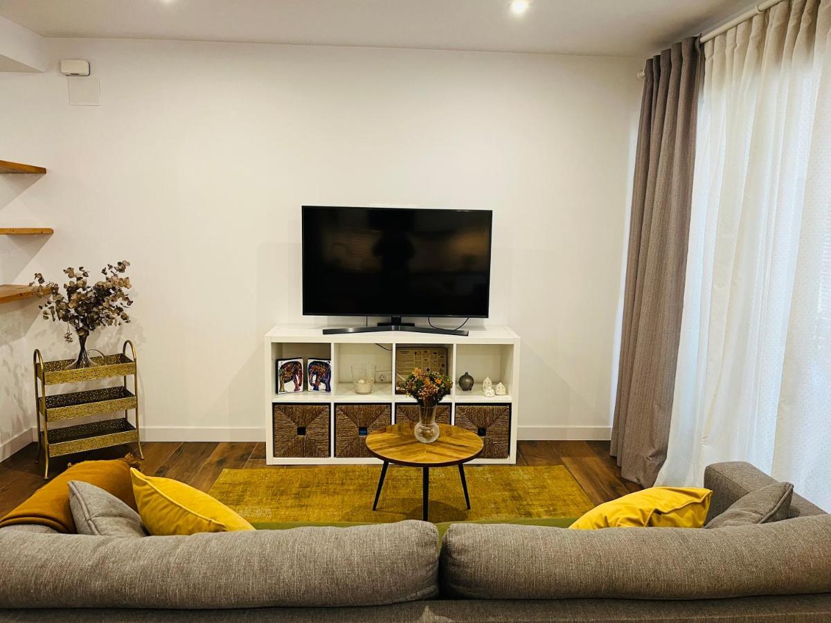 Petit Apartment Los Remedios Sevilla Bagian luar foto