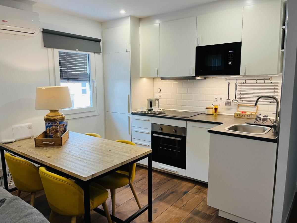 Petit Apartment Los Remedios Sevilla Bagian luar foto