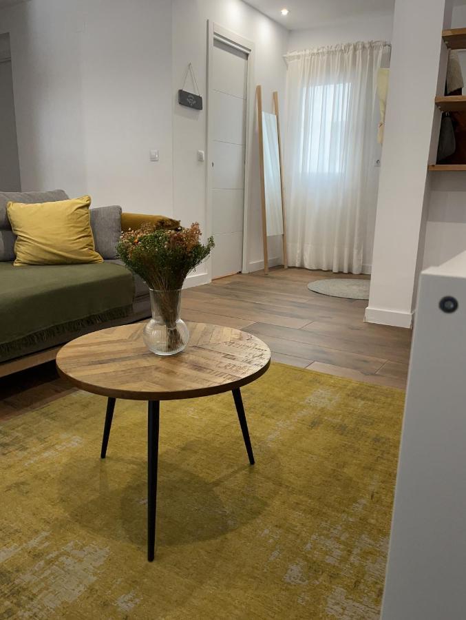 Petit Apartment Los Remedios Sevilla Bagian luar foto
