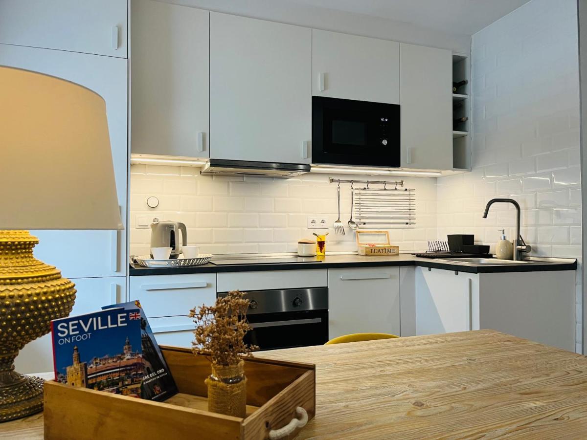 Petit Apartment Los Remedios Sevilla Bagian luar foto
